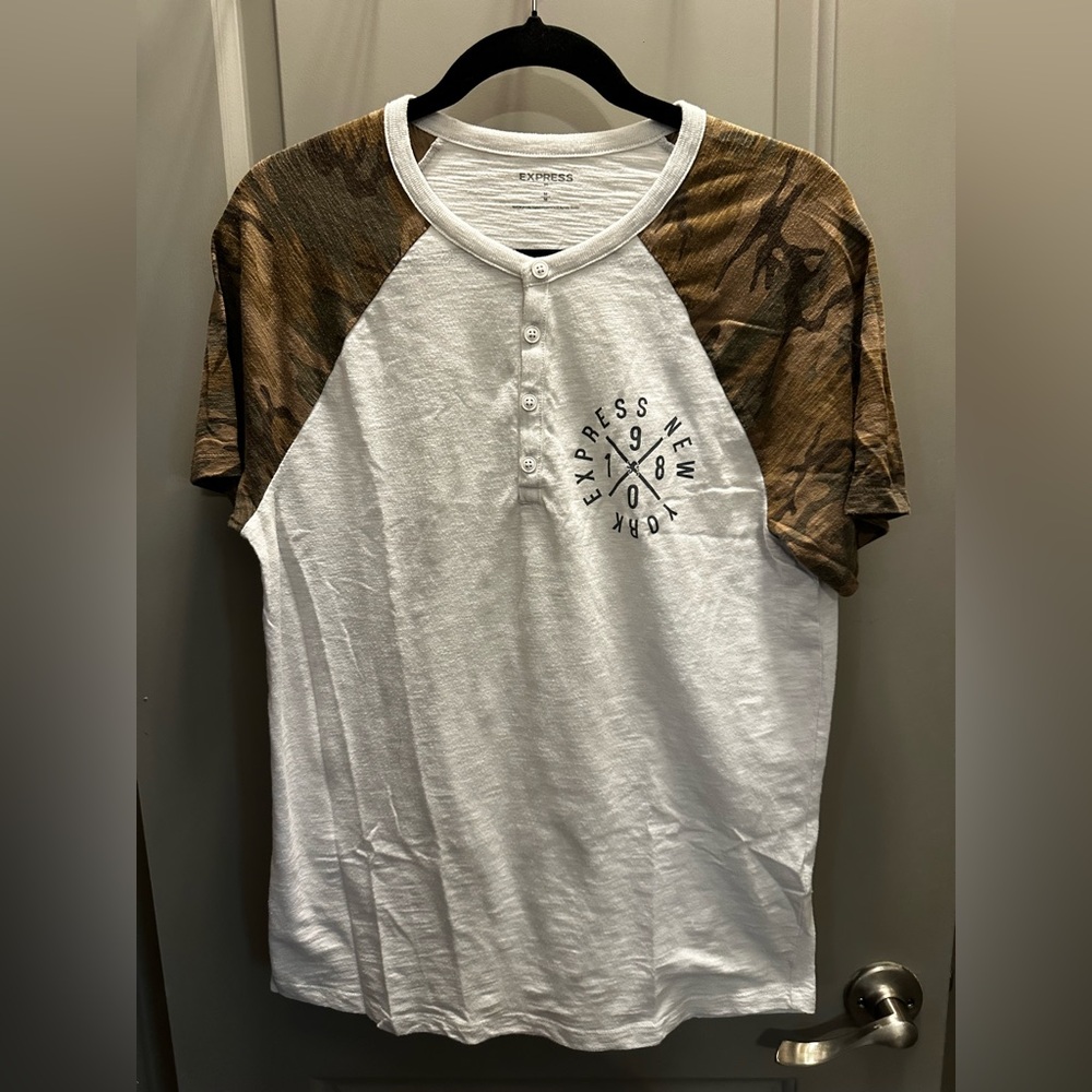 Express Size M Henley Tee With Camo Sleeves Pre-owned